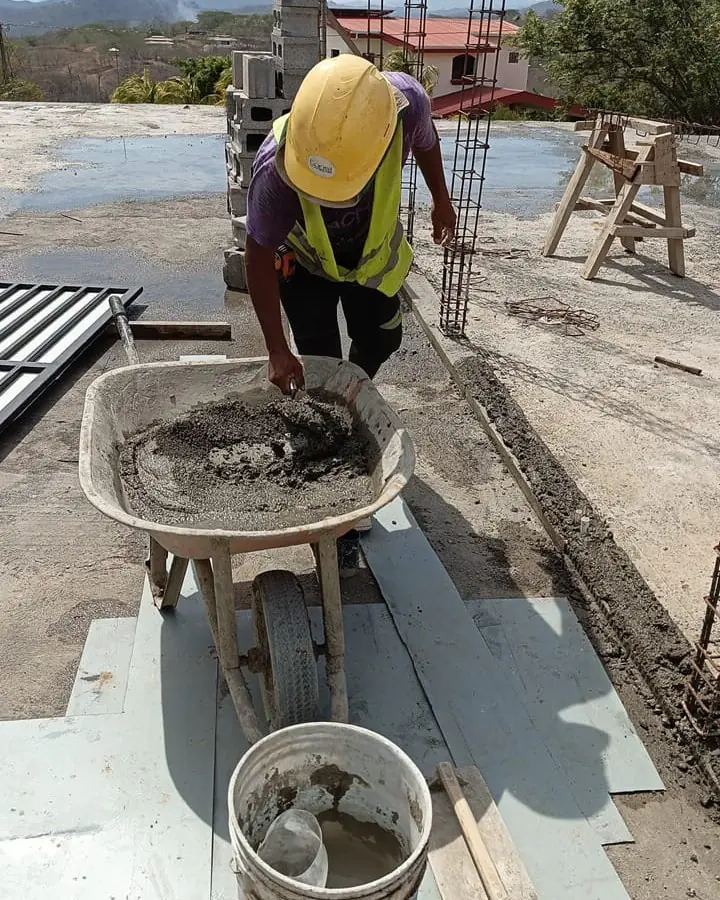 Consorcio Vargas construction team installing roofing on a new residential project along the Emerald Coast Highway